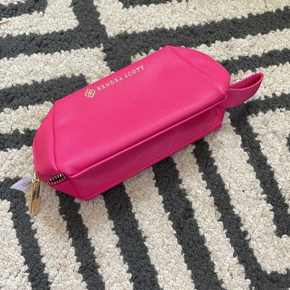 Kendra Scott Small Cosmetic Zip Case in Hot Pink - Picture 3 of 5